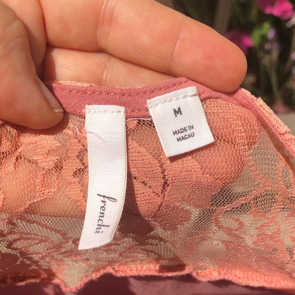 SALE!!! FENCHI STRETCHY CORAL TOP W/LACE DETAIL - Picture 5 of 5